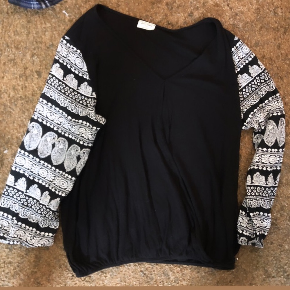 Balloon sleeved blouse! Lots of room! Flowy!